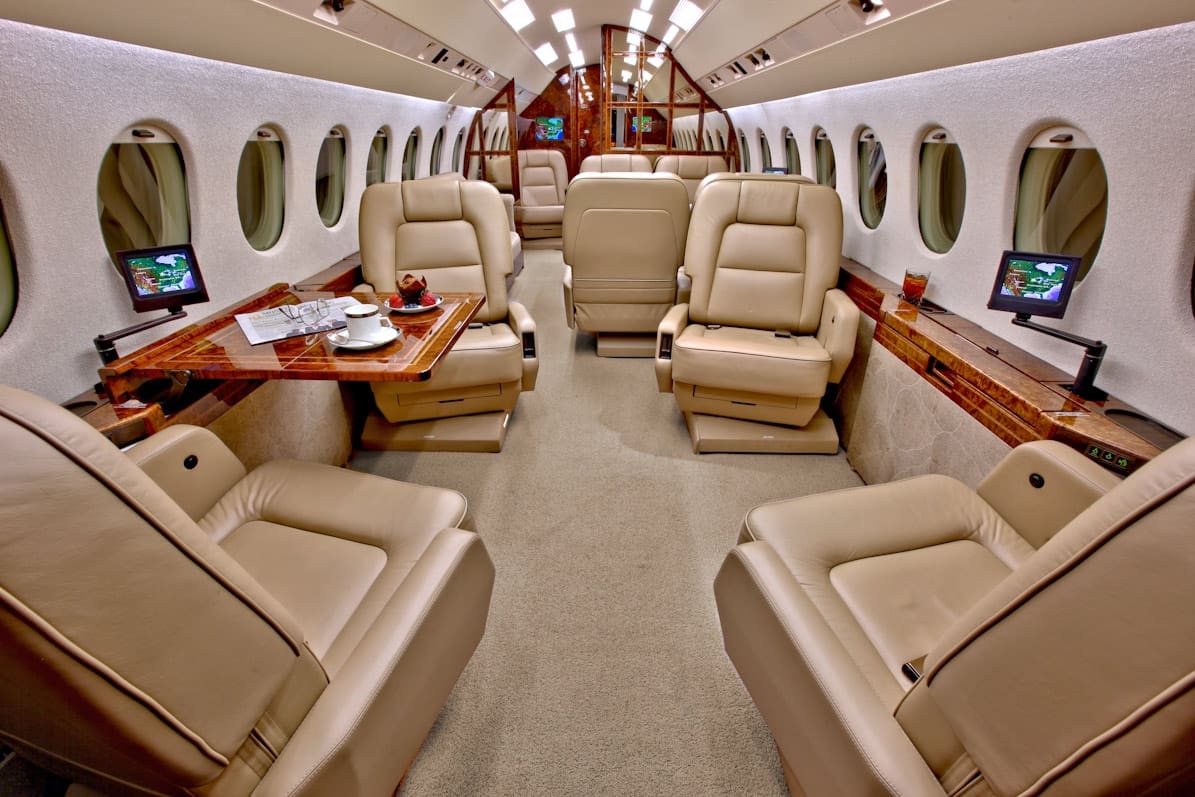 Falcon 900 Carte Blanche